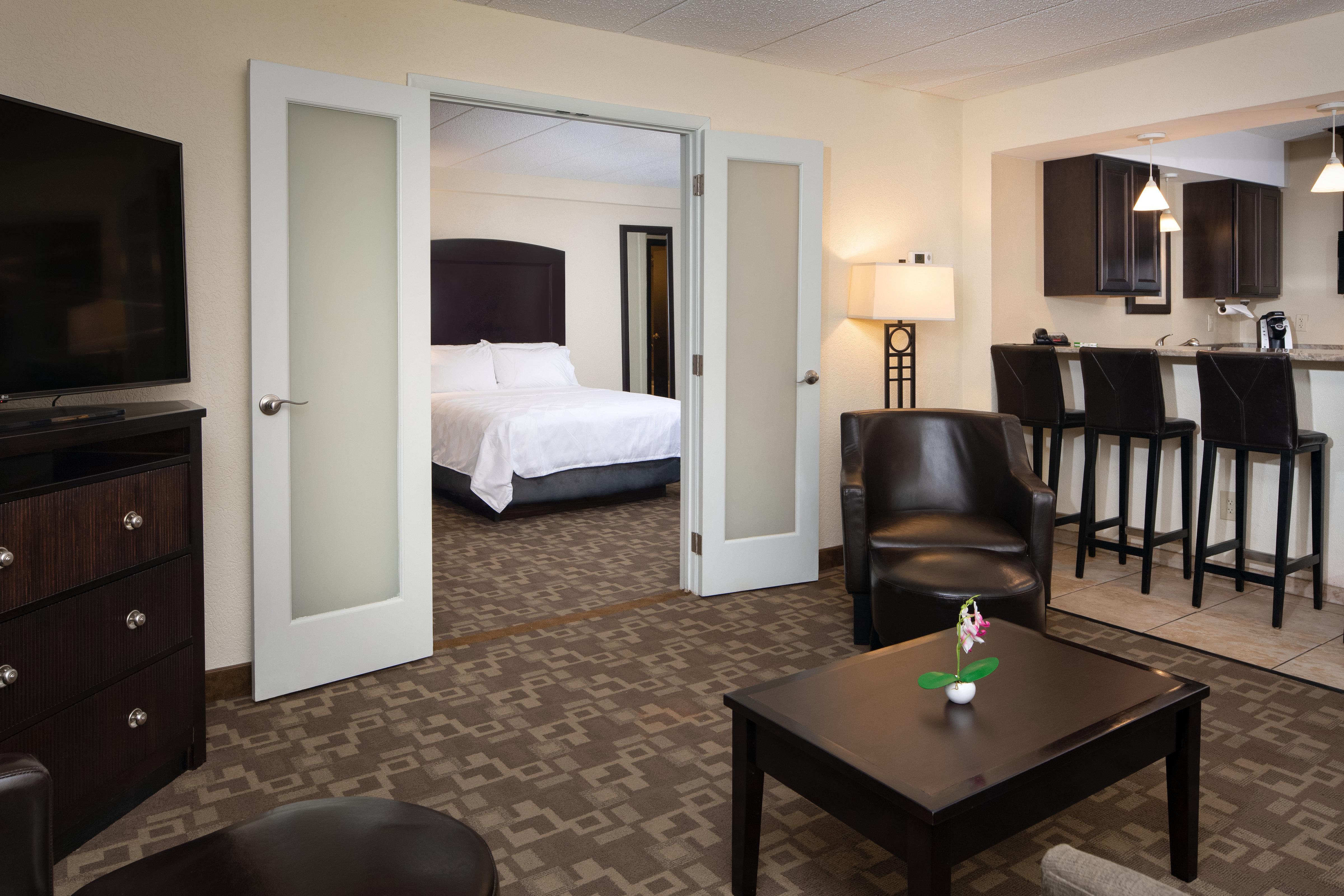 Holiday Inn And Suites Charleston West, An Ihg Hotel Bagian luar foto